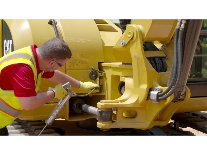 Excavator lubricant maintenance cycle and daily excavator lubrication methods